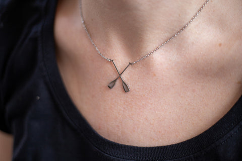 CROSSING PADDLE NECKLACE