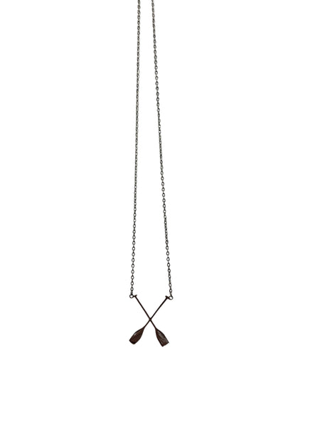 CROSSING PADDLE NECKLACE
